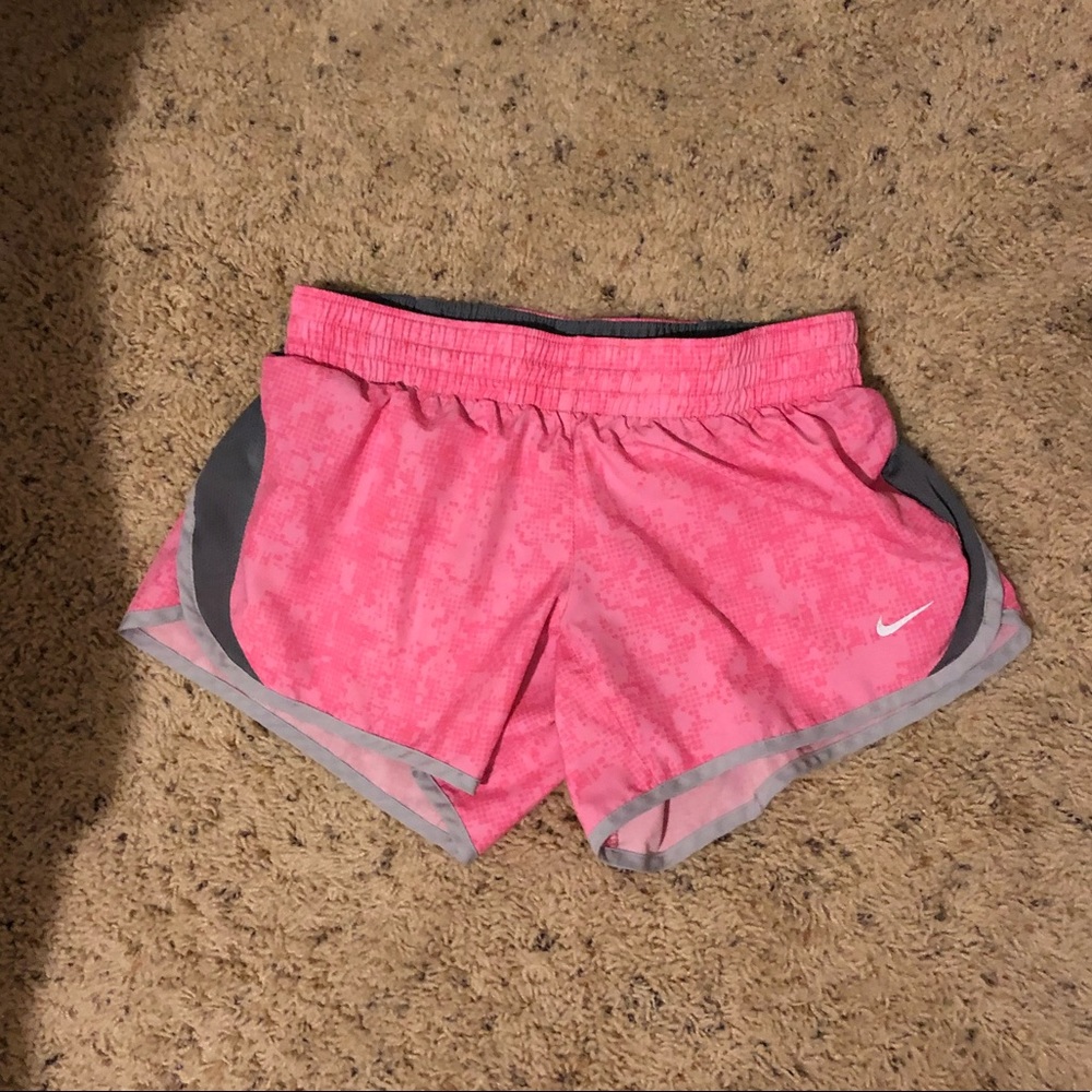NIKE SHORTS